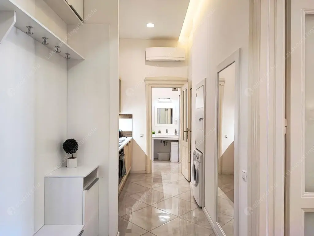 Kiadó albérlet 379000 Ft/hó áron: Budapest, V. kerület  Kecskeméti utca. Mérete: 66 nm, 2 szobás | Alberlet.hu - 6557104