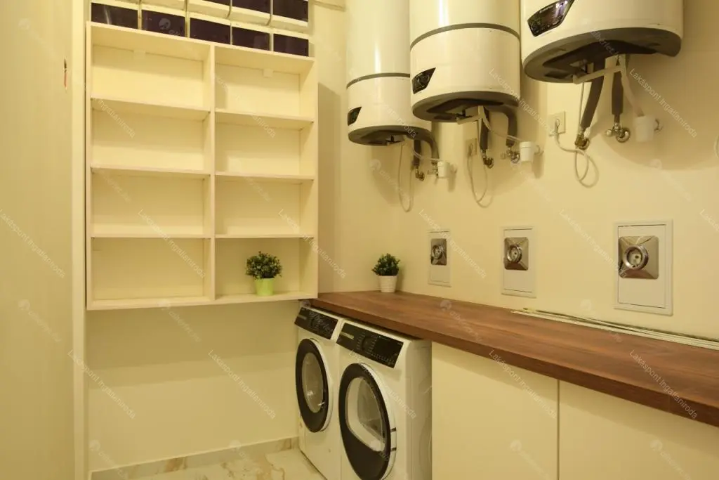 Kiadó albérlet 237000 Ft/hó áron: Budapest, V. kerület  Királyi Pál utca. Mérete: 20 nm, 1 szobás | Alberlet.hu - 6702342