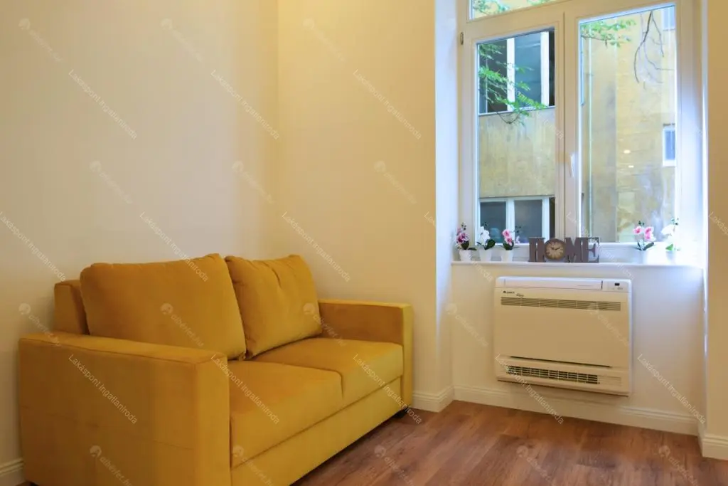 Kiadó albérlet 237000 Ft/hó áron: Budapest, V. kerület  Királyi Pál utca. Mérete: 20 nm, 1 szobás | Alberlet.hu - 6702348