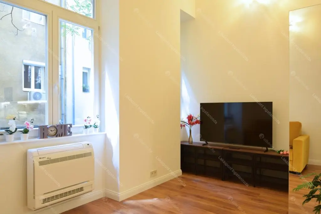 Kiadó albérlet 237000 Ft/hó áron: Budapest, V. kerület  Királyi Pál utca. Mérete: 20 nm, 1 szobás | Alberlet.hu - 6702349