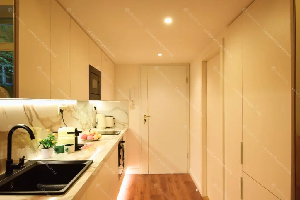 Kiadó albérlet 237000 Ft/hó áron: Budapest, V. kerület  Királyi Pál utca. Mérete: 20 nm, 1 szobás | Alberlet.hu - 6702355