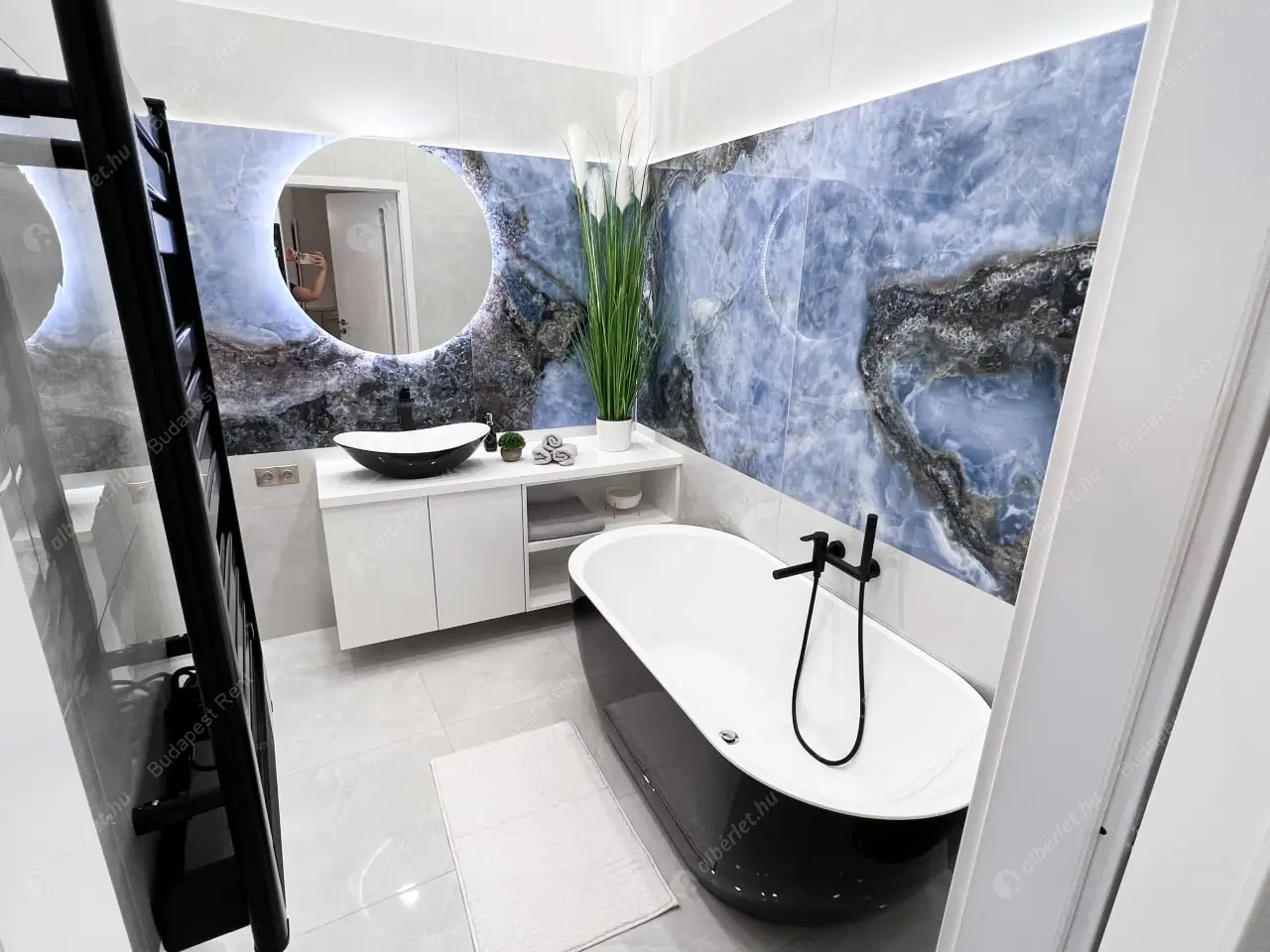 Kiadó albérlet 1143000 Ft/hó áron: Budapest, V. kerület  Kossuth Lajos tér. Mérete: 75 nm, 3 szobás | Alberlet.hu - 5782294