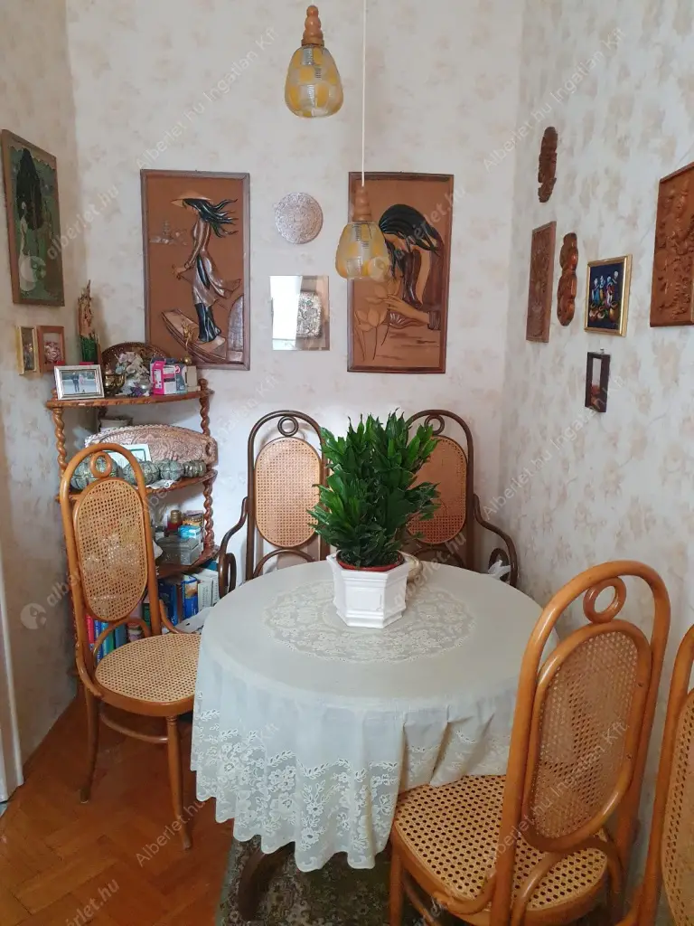 Kiadó albérlet 535000 Ft/hó áron: Budapest, V. kerület  Kossuth Lajos tér. Mérete: 92 nm, 3 szobás | Alberlet.hu - 6518721