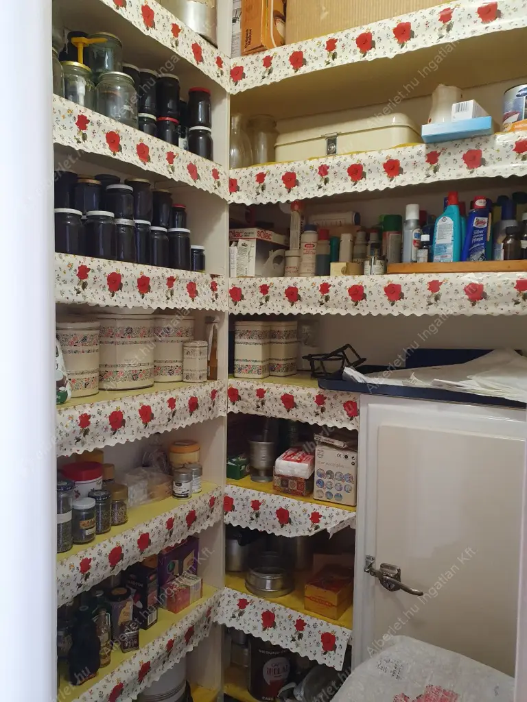 Kiadó albérlet 535000 Ft/hó áron: Budapest, V. kerület  Kossuth Lajos tér. Mérete: 92 nm, 3 szobás | Alberlet.hu - 6518722