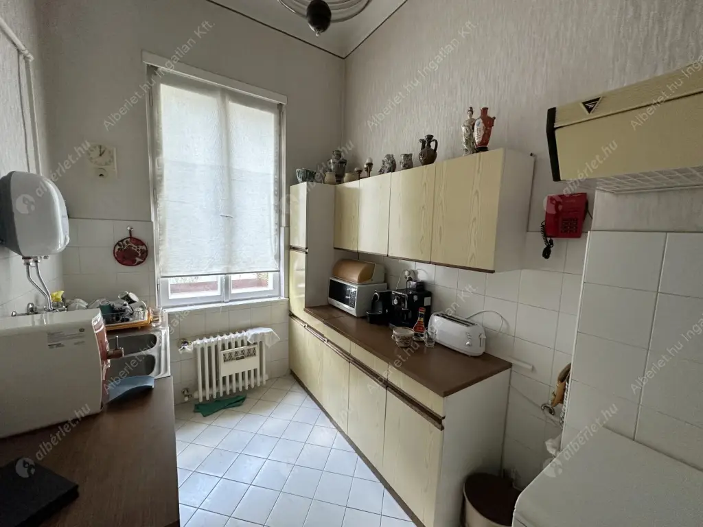 Kiadó albérlet 535000 Ft/hó áron: Budapest, V. kerület  Kossuth Lajos tér. Mérete: 92 nm, 3 szobás | Alberlet.hu - 6518726