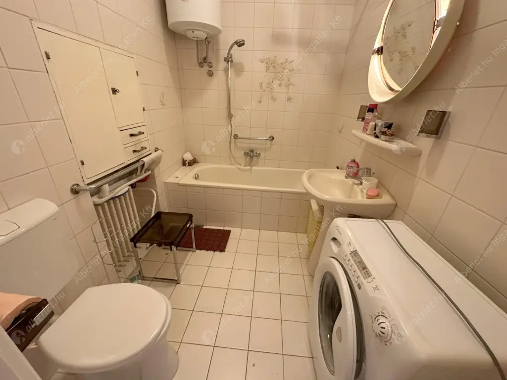 Kiadó albérlet 535000 Ft/hó áron: Budapest, V. kerület  Kossuth Lajos tér. Mérete: 92 nm, 3 szobás | Alberlet.hu - 6518731