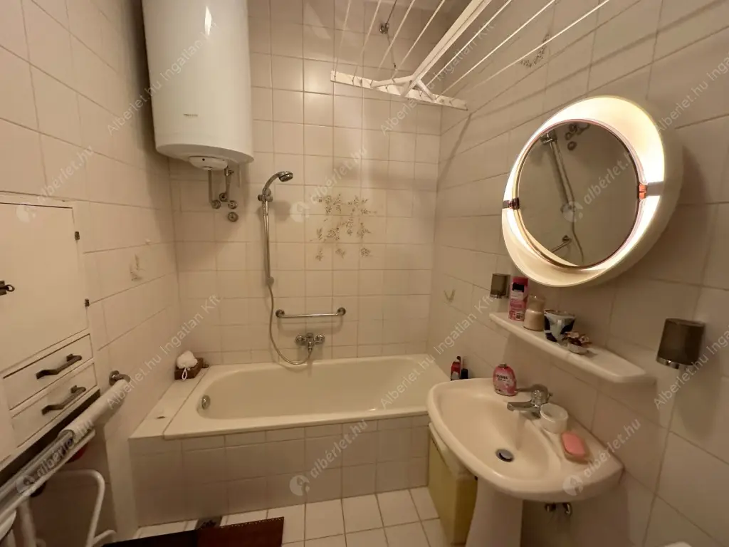 Kiadó albérlet 535000 Ft/hó áron: Budapest, V. kerület  Kossuth Lajos tér. Mérete: 92 nm, 3 szobás | Alberlet.hu - 6518732