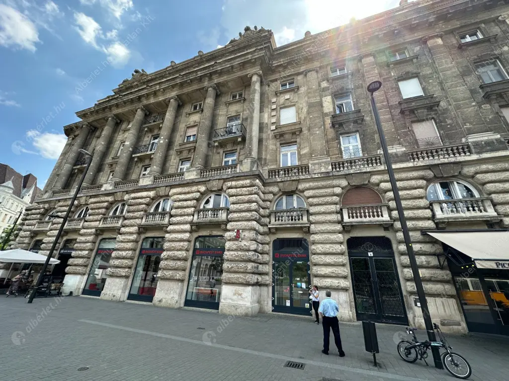 Kiadó albérlet 535000 Ft/hó áron: Budapest, V. kerület  Kossuth Lajos tér. Mérete: 92 nm, 3 szobás | Alberlet.hu - 6518733