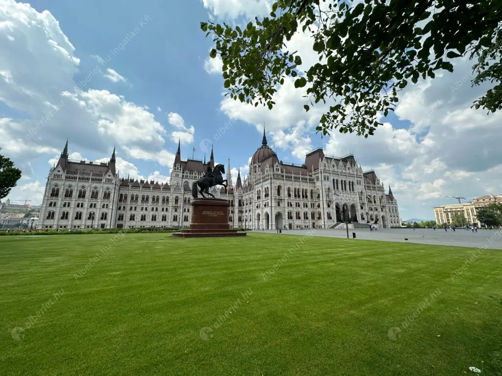 Kiadó albérlet 535000 Ft/hó áron: Budapest, V. kerület  Kossuth Lajos tér. Mérete: 92 nm, 3 szobás | Alberlet.hu - 6518734