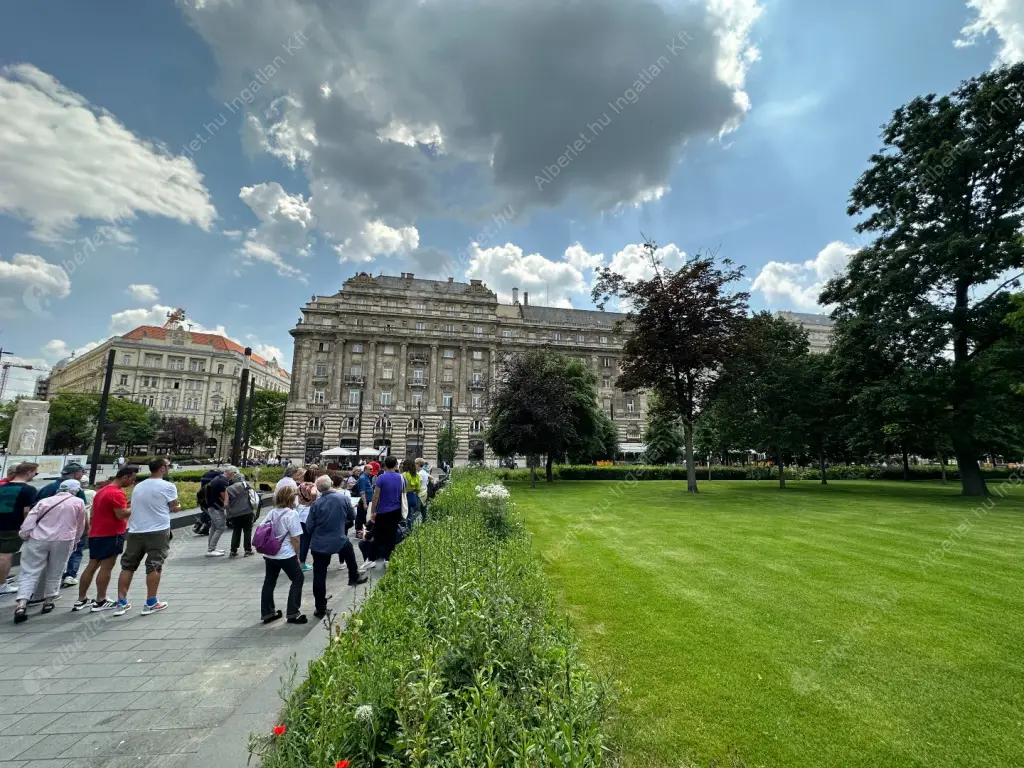 Kiadó albérlet 535000 Ft/hó áron: Budapest, V. kerület  Kossuth Lajos tér. Mérete: 92 nm, 3 szobás | Alberlet.hu - 6518735
