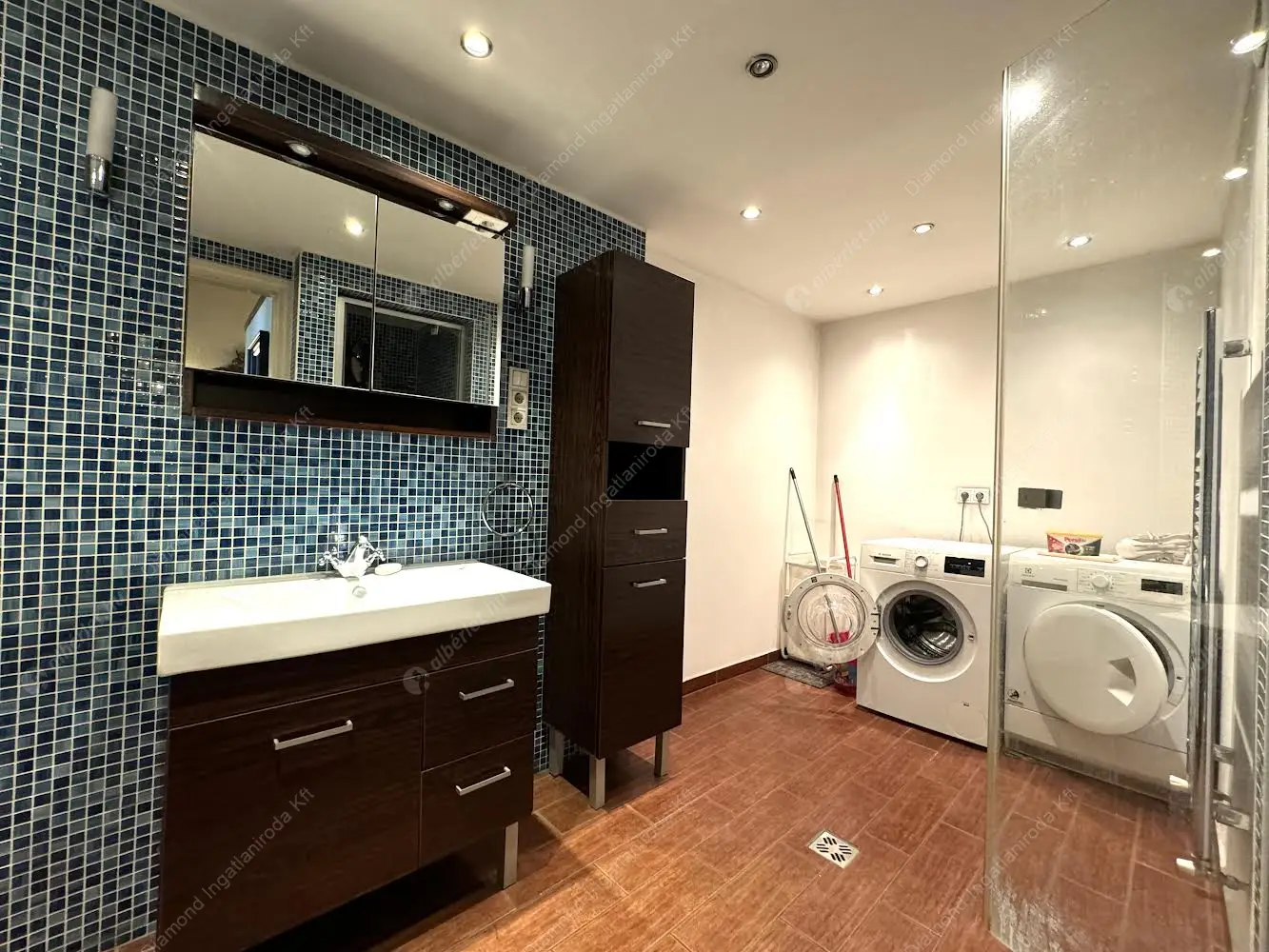 Kiadó albérlet 349000 Ft/hó áron: Budapest, V. kerület  Kossuth Lajos utca. Mérete: 100 nm, 3 szobás | Alberlet.hu - 6350961