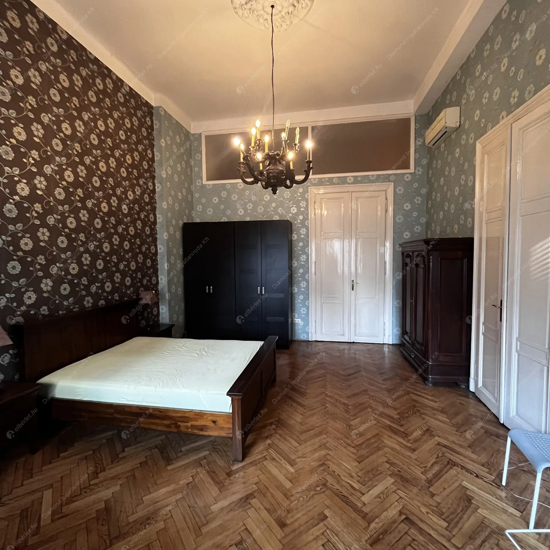 Kiadó albérlet 349000 Ft/hó áron: Budapest, V. kerület  Kossuth Lajos utca. Mérete: 100 nm, 3 szobás | Alberlet.hu - 6367346