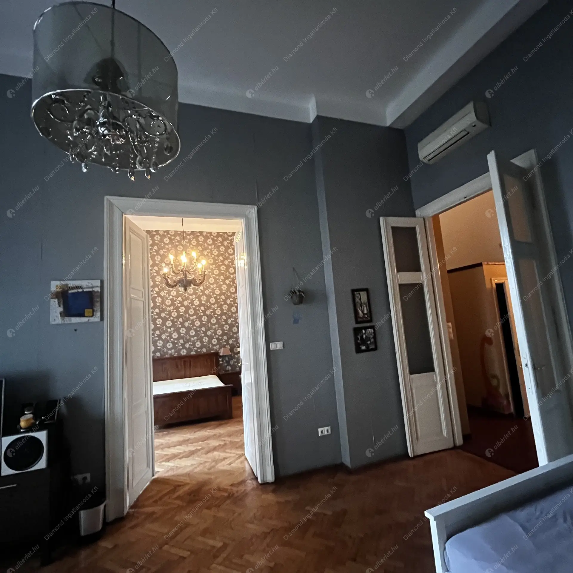 Kiadó albérlet 349000 Ft/hó áron: Budapest, V. kerület  Kossuth Lajos utca. Mérete: 100 nm, 3 szobás | Alberlet.hu - 6367352