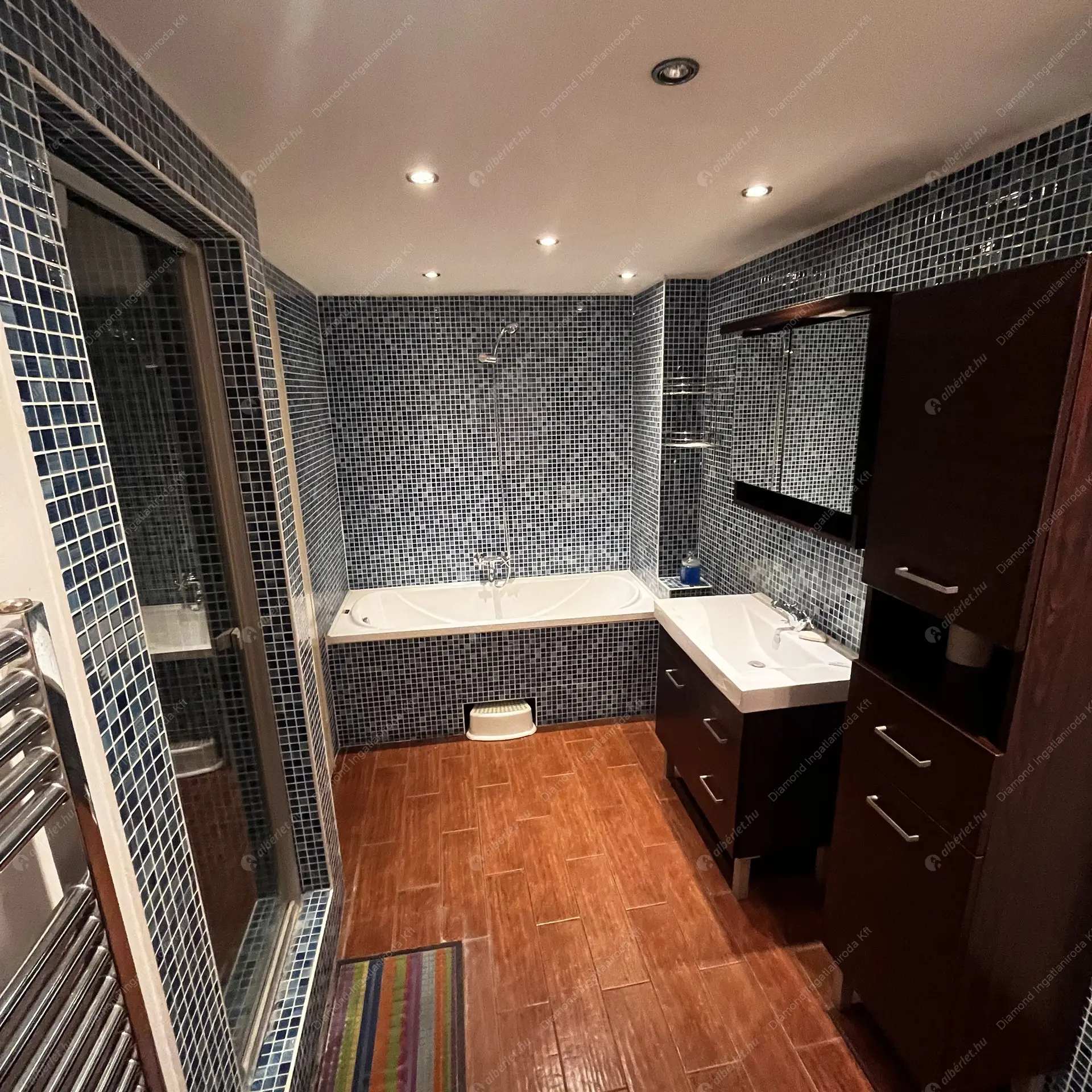 Kiadó albérlet 349000 Ft/hó áron: Budapest, V. kerület  Kossuth Lajos utca. Mérete: 100 nm, 3 szobás | Alberlet.hu - 6367354