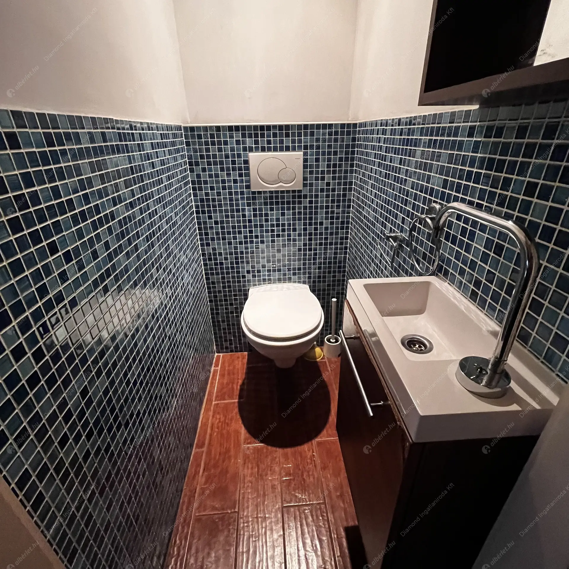 Kiadó albérlet 349000 Ft/hó áron: Budapest, V. kerület  Kossuth Lajos utca. Mérete: 100 nm, 3 szobás | Alberlet.hu - 6367356