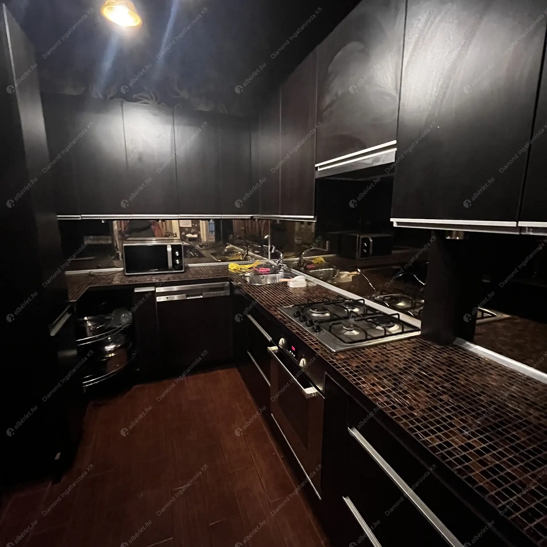 Kiadó albérlet 349000 Ft/hó áron: Budapest, V. kerület  Kossuth Lajos utca. Mérete: 100 nm, 3 szobás | Alberlet.hu - 6367359