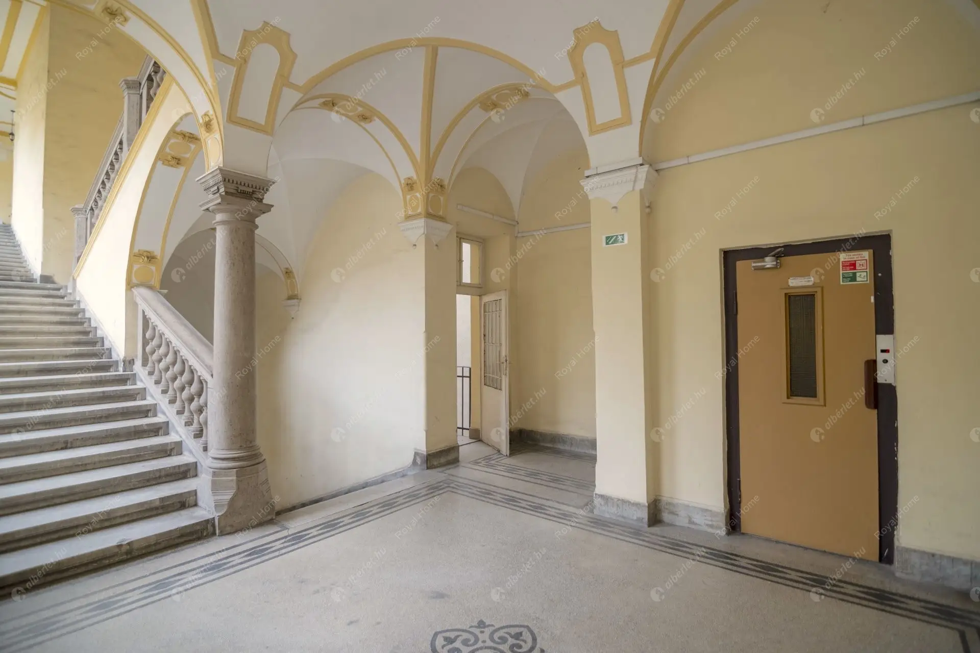 Kiadó albérlet 250000 Ft/hó áron: Budapest, V. kerület  Kossuth Lajos utca. Mérete: 35 nm, 2 szobás | Alberlet.hu - 6618556