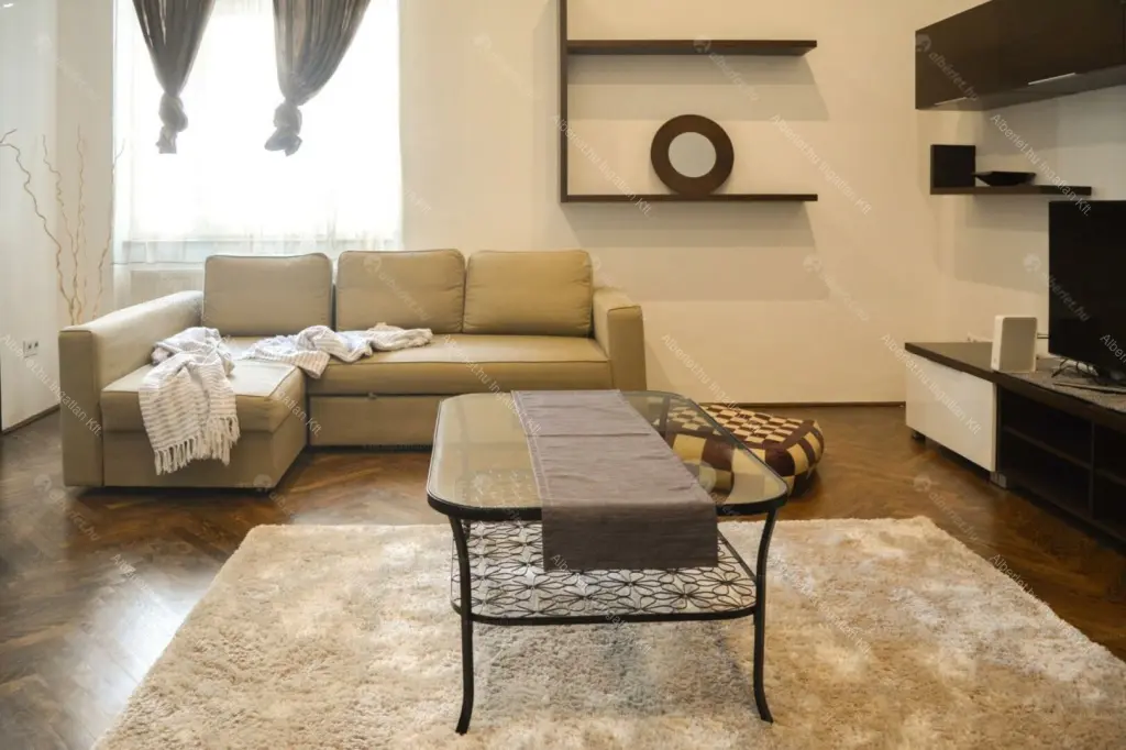 Kiadó albérlet 335000 Ft/hó áron: Budapest, V. kerület  Kossuth Lajos utca. Mérete: 60 nm, 2 szobás | Alberlet.hu - 6698903