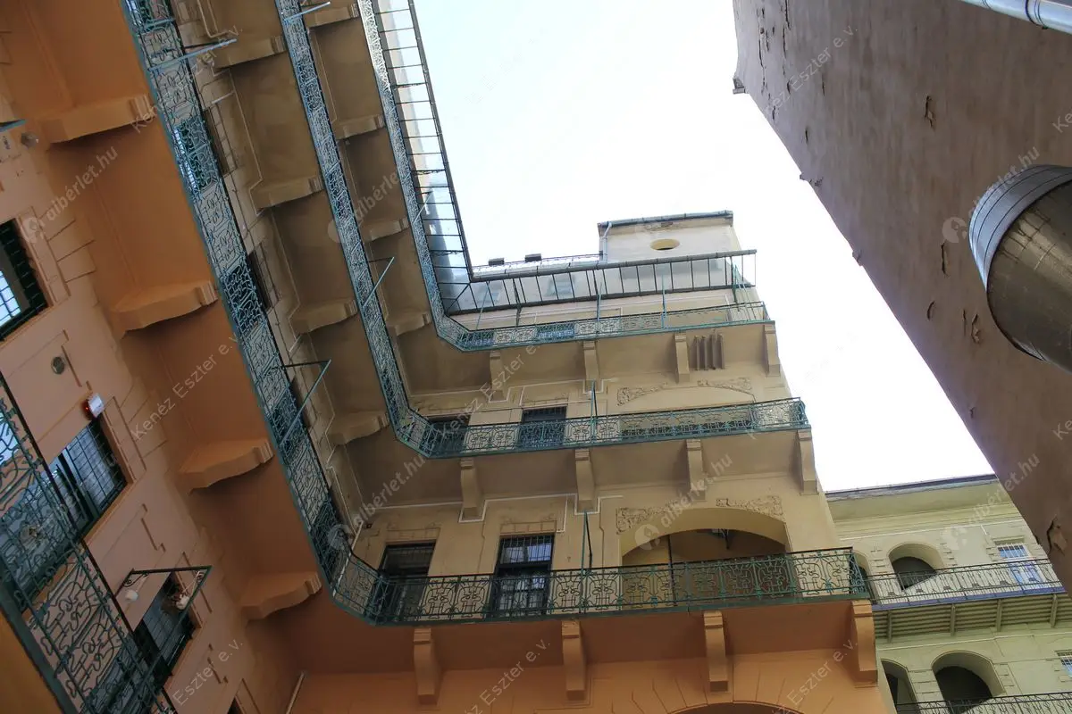 Kiadó albérlet 350000 Ft/hó áron: Budapest, V. kerület  Kossuth Lajos utca. Mérete: 68 nm, 2 szobás | Alberlet.hu - 6401569