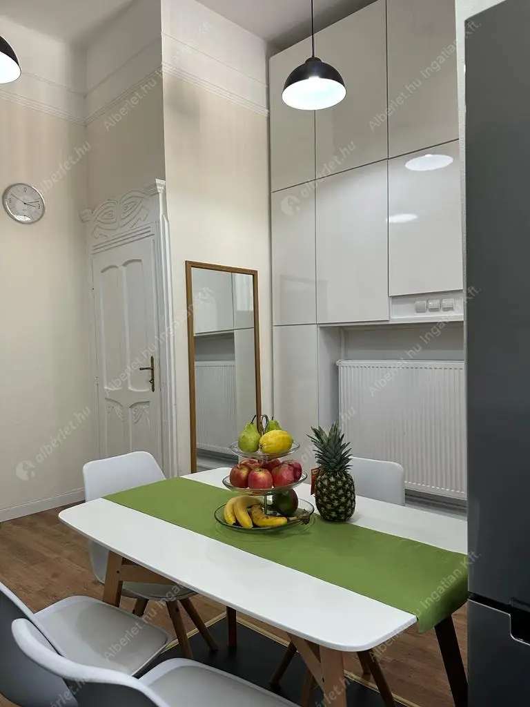 Kiadó albérlet 360000 Ft/hó áron: Budapest, V. kerület  Kossuth Lajos utca. Mérete: 68 nm, 2 szobás | Alberlet.hu - 6614036