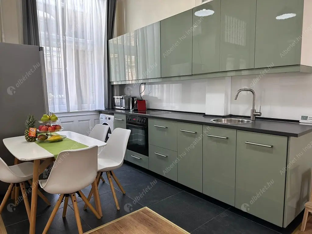 Kiadó albérlet 360000 Ft/hó áron: Budapest, V. kerület  Kossuth Lajos utca. Mérete: 68 nm, 2 szobás | Alberlet.hu - 6614037