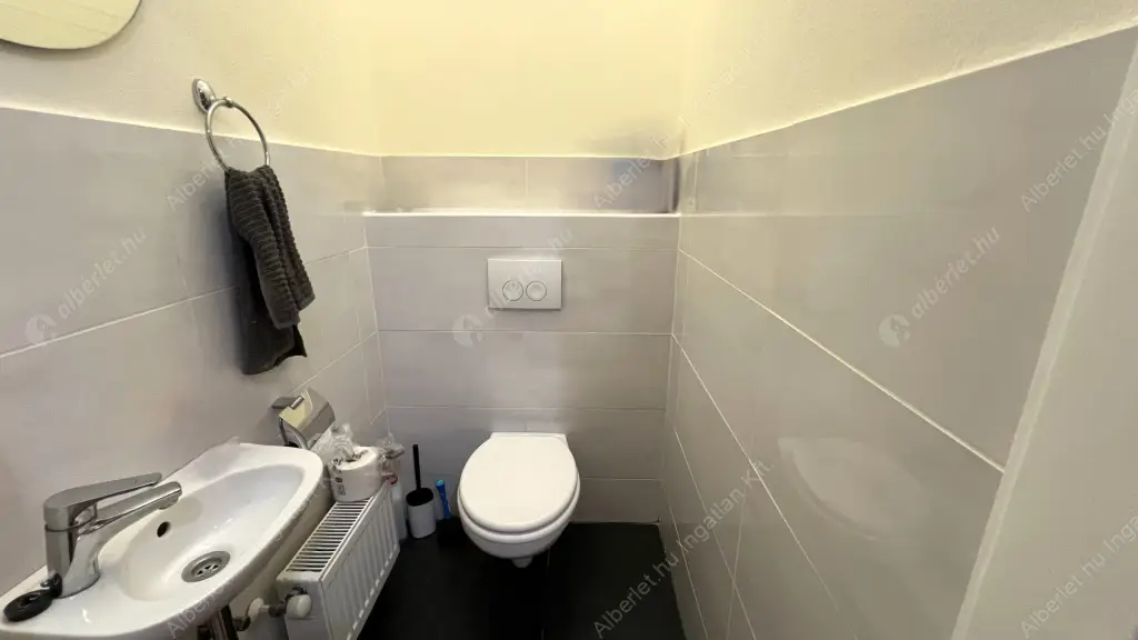 Kiadó albérlet 360000 Ft/hó áron: Budapest, V. kerület  Kossuth Lajos utca. Mérete: 68 nm, 2 szobás | Alberlet.hu - 6614040