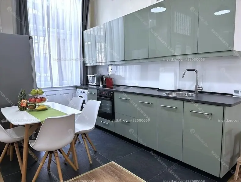 Kiadó albérlet 340000 Ft/hó áron: Budapest, V. kerület  Kossuth Lajos utca. Mérete: 68 nm, 2 szobás | Alberlet.hu - 6653528