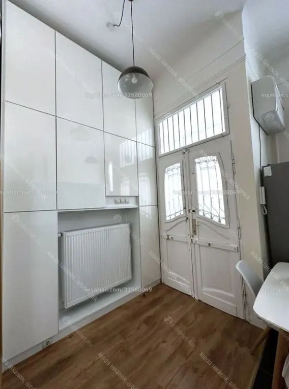 Kiadó albérlet 340000 Ft/hó áron: Budapest, V. kerület  Kossuth Lajos utca. Mérete: 68 nm, 2 szobás | Alberlet.hu - 6653532