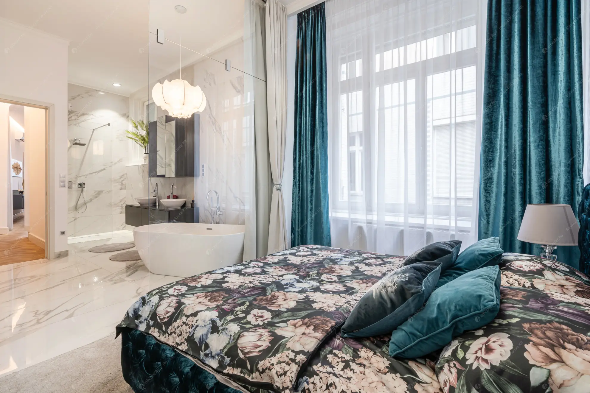 Kiadó albérlet 1290000 Ft/hó áron: Budapest, V. kerület  Kristóf tér. Mérete: 133 nm, 1 szobás | Alberlet.hu - 6586986