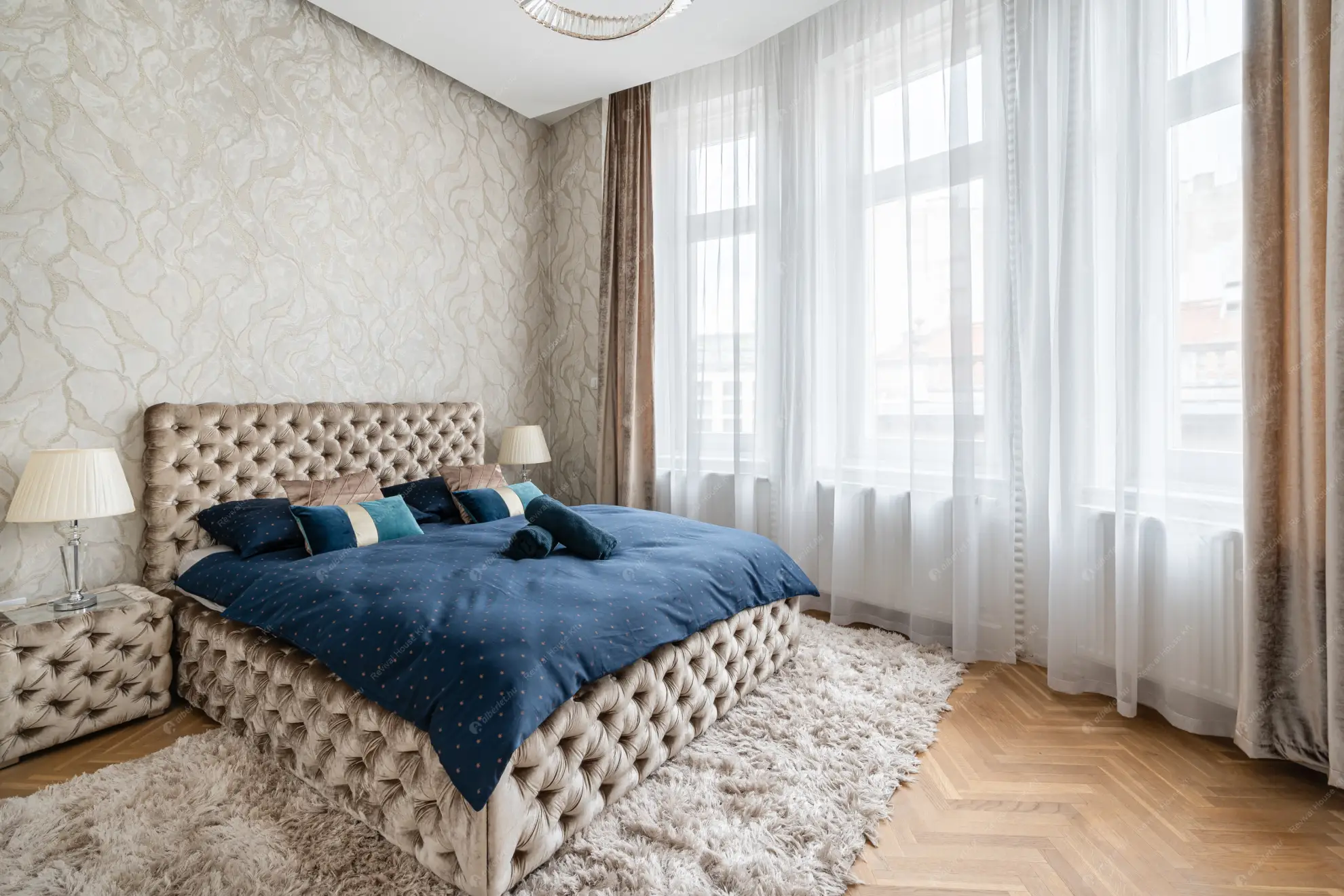 Kiadó albérlet 1290000 Ft/hó áron: Budapest, V. kerület  Kristóf tér. Mérete: 133 nm, 1 szobás | Alberlet.hu - 6586989