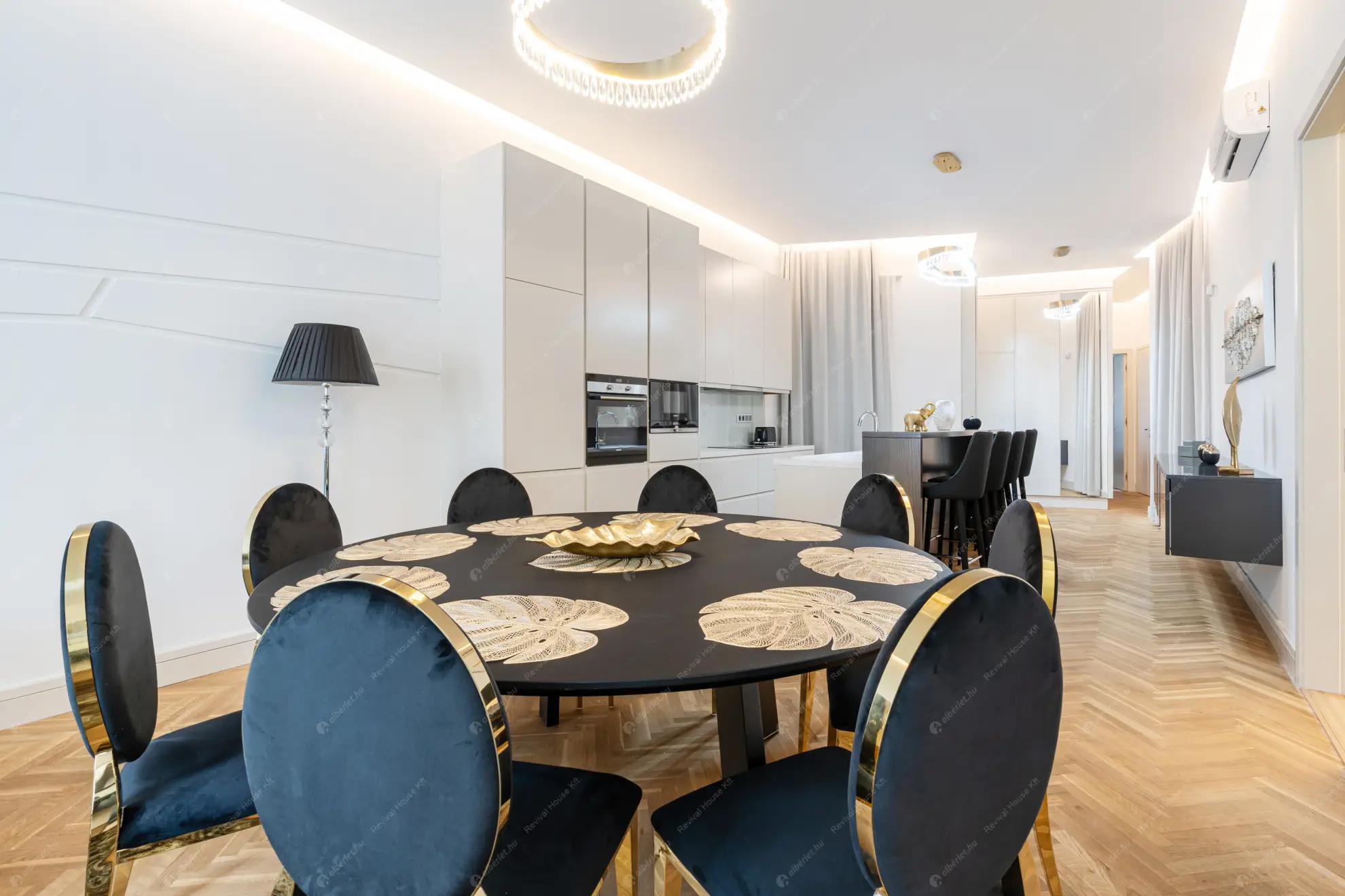 Kiadó albérlet 1290000 Ft/hó áron: Budapest, V. kerület  Kristóf tér. Mérete: 133 nm, 1 szobás | Alberlet.hu - 6587001