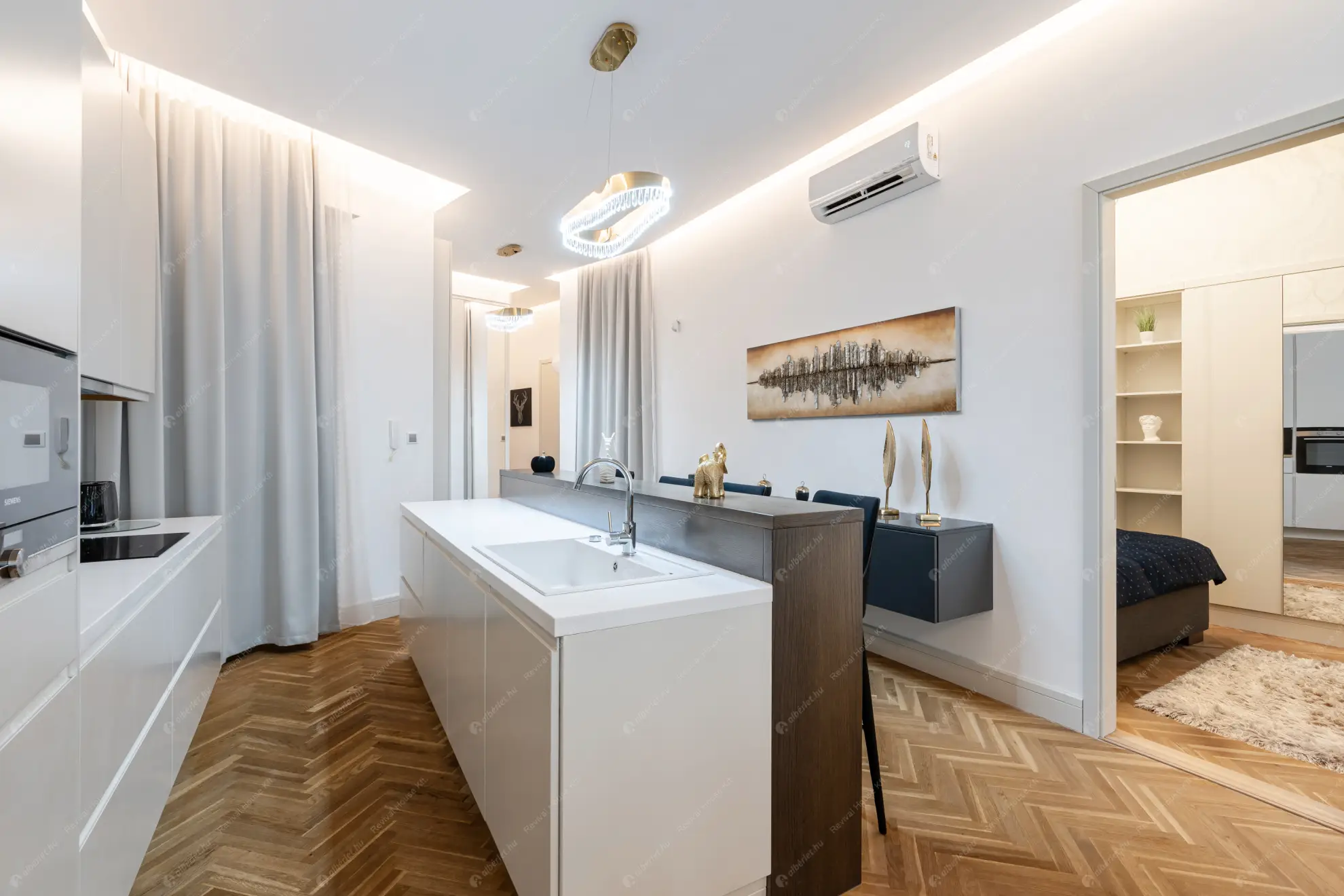 Kiadó albérlet 1290000 Ft/hó áron: Budapest, V. kerület  Kristóf tér. Mérete: 133 nm, 1 szobás | Alberlet.hu - 6587002