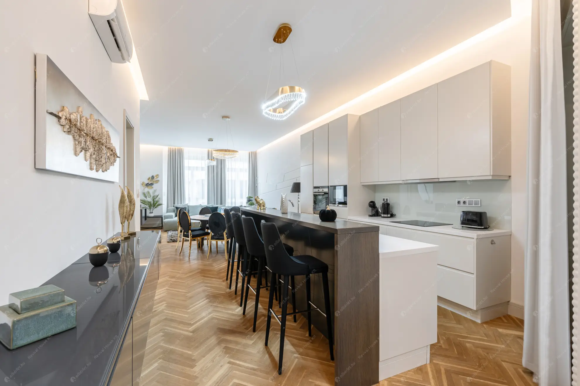 Kiadó albérlet 1290000 Ft/hó áron: Budapest, V. kerület  Kristóf tér. Mérete: 133 nm, 1 szobás | Alberlet.hu - 6587004