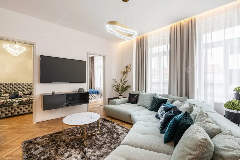 Kiadó albérlet 1290000 Ft/hó áron: Budapest, V. kerület  Kristóf tér. Mérete: 133 nm, 5 szobás | Alberlet.hu - 6551832