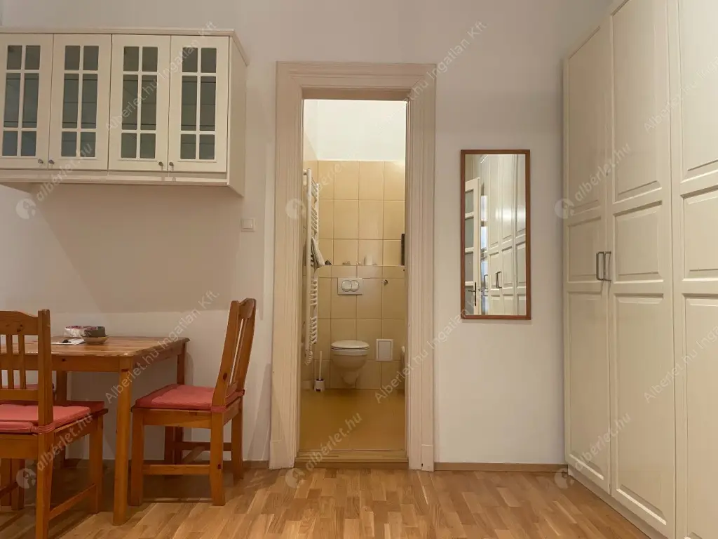 Kiadó albérlet 530000 Ft/hó áron: Budapest, V. kerület  Molnár utca. Mérete: 93 nm, 3 szobás | Alberlet.hu - 6599312