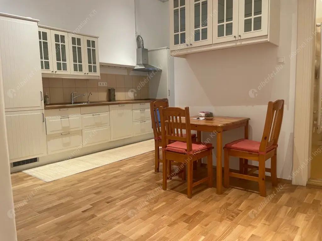 Kiadó albérlet 490000 Ft/hó áron: Budapest, V. kerület  Molnár utca. Mérete: 93 nm, 3 szobás | Alberlet.hu - 6616319