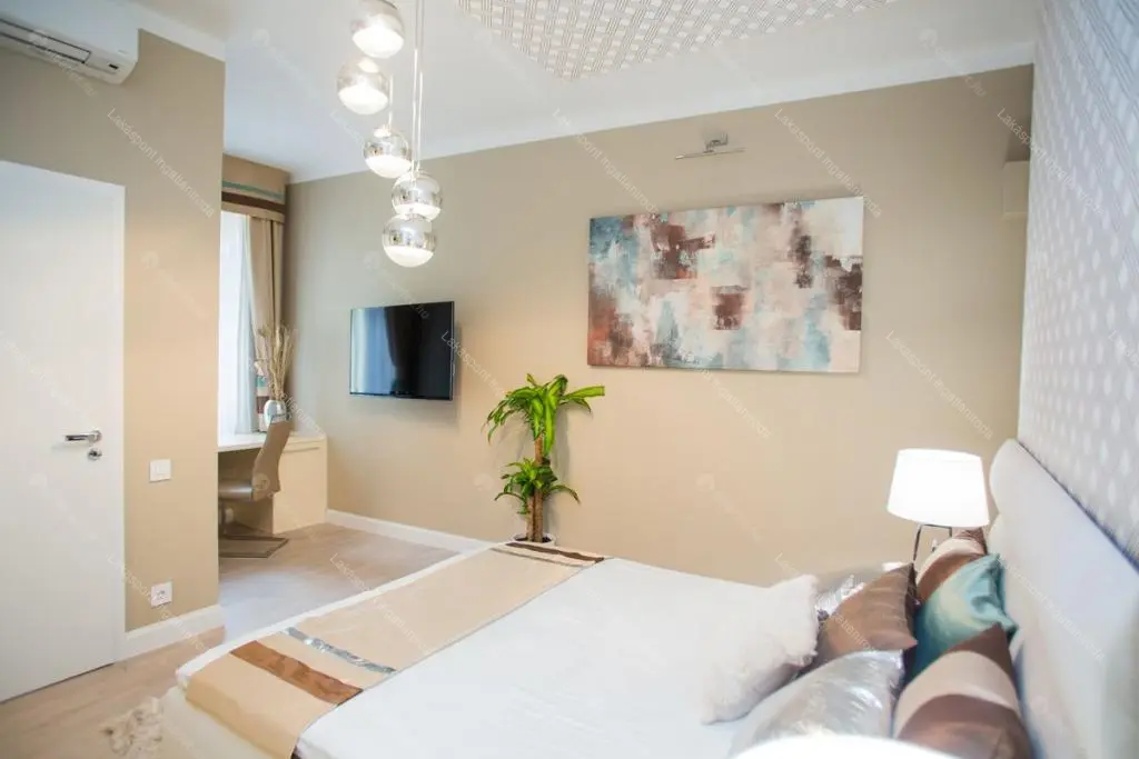 Kiadó albérlet 767000 Ft/hó áron: Budapest, V. kerület  Múzeum körút. Mérete: 120 nm, 3 szobás | Alberlet.hu - 6692775