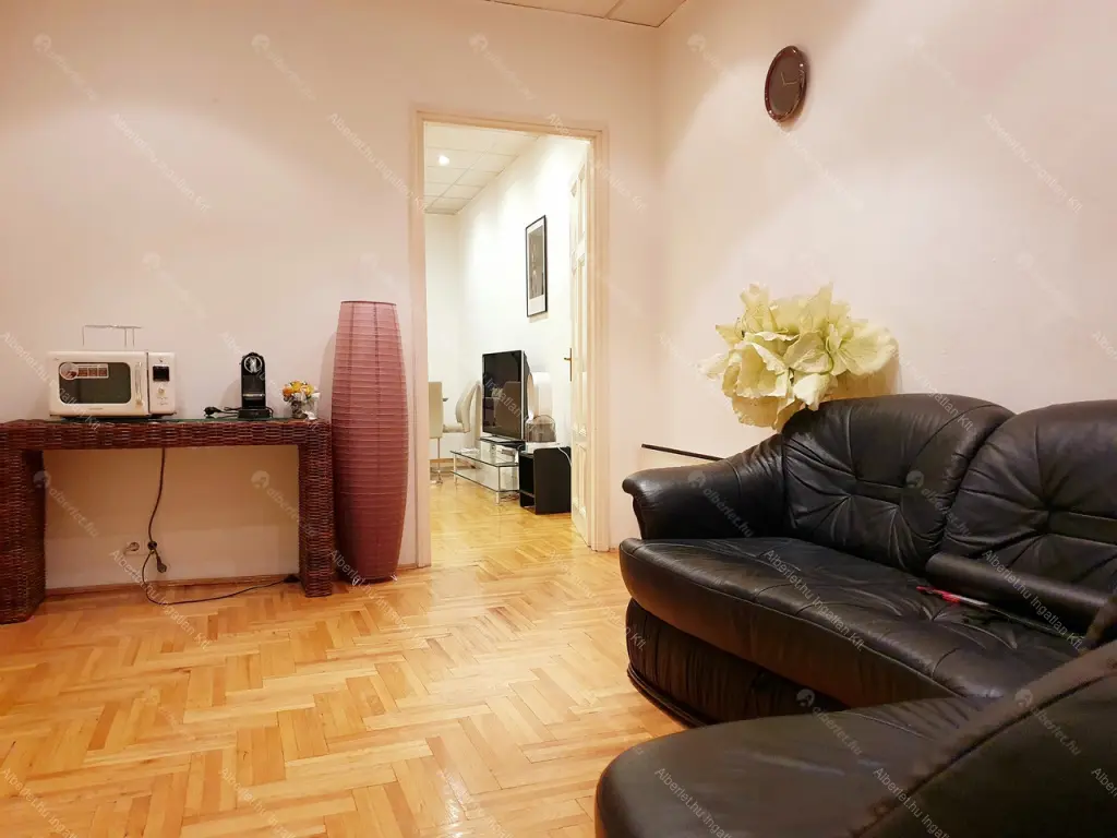 Kiadó albérlet 280000 Ft/hó áron: Budapest, V. kerület  Múzeum körút. Mérete: 55 nm, 2 szobás | Alberlet.hu - 6677054