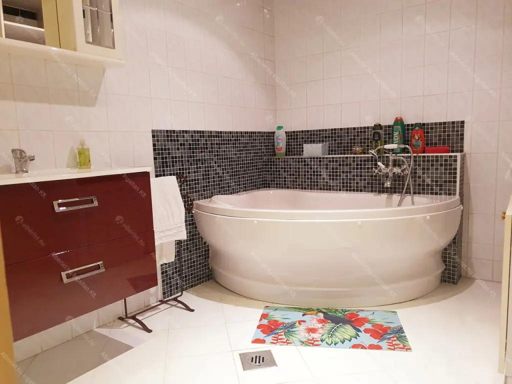 Kiadó albérlet 280000 Ft/hó áron: Budapest, V. kerület  Múzeum körút. Mérete: 55 nm, 2 szobás | Alberlet.hu - 6677059