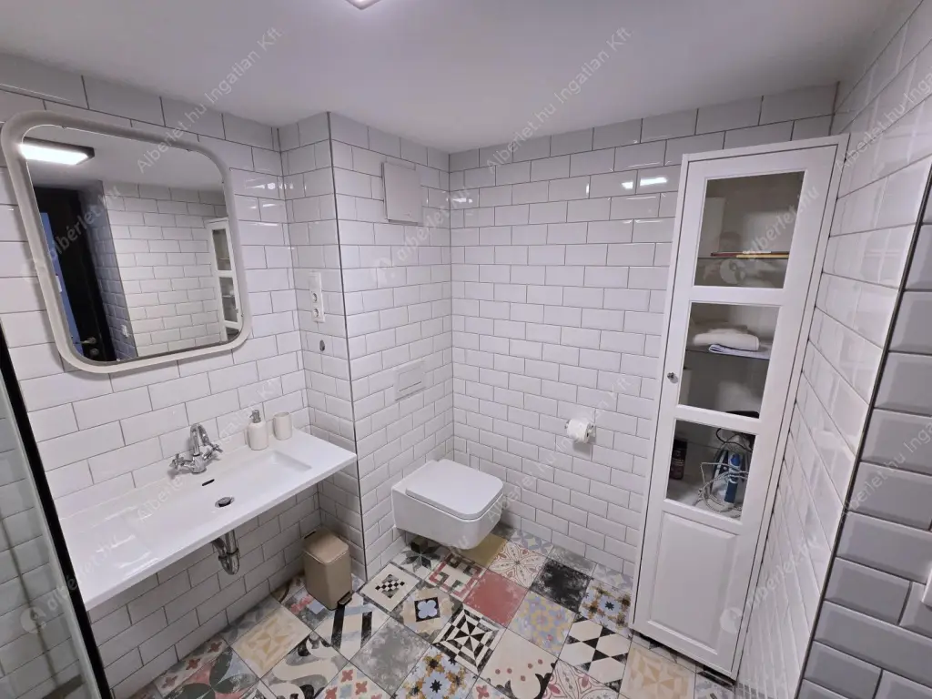 Kiadó albérlet 445000 Ft/hó áron: Budapest, V. kerület  Múzeum körút. Mérete: 70 nm, 2 szobás | Alberlet.hu - 6563492