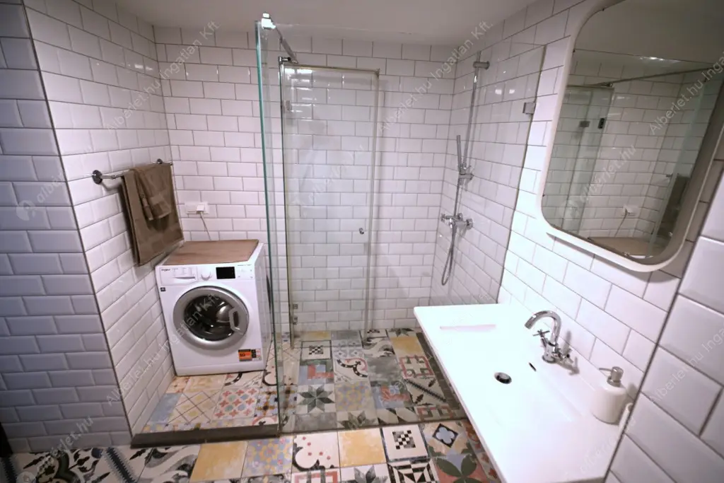 Kiadó albérlet 445000 Ft/hó áron: Budapest, V. kerület  Múzeum körút. Mérete: 70 nm, 2 szobás | Alberlet.hu - 6563493