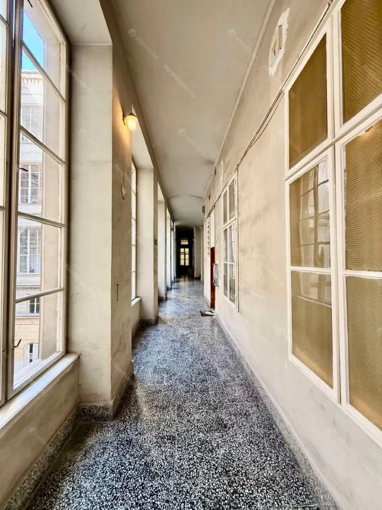 Kiadó albérlet 507000 Ft/hó áron: Budapest, V. kerület  Nádor  utca . Mérete: 61 nm, 3 szobás | Alberlet.hu - 6705280