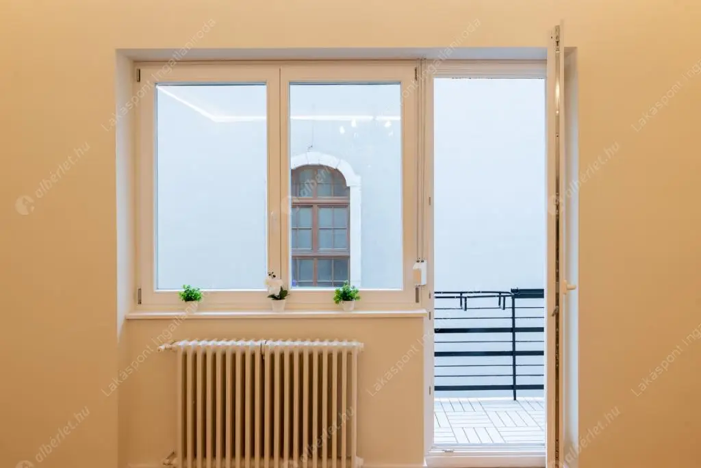 Kiadó albérlet 382000 Ft/hó áron: Budapest, V. kerület  Nyáry Pál utca. Mérete: 68 nm, 3 szobás | Alberlet.hu - 6586908