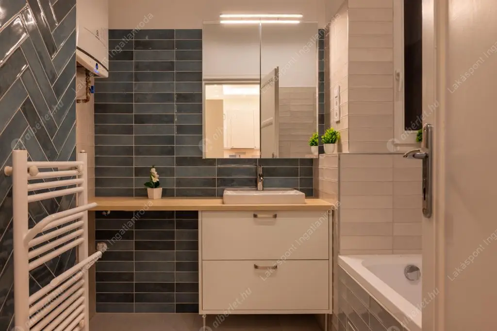 Kiadó albérlet 382000 Ft/hó áron: Budapest, V. kerület  Nyáry Pál utca. Mérete: 68 nm, 3 szobás | Alberlet.hu - 6586928