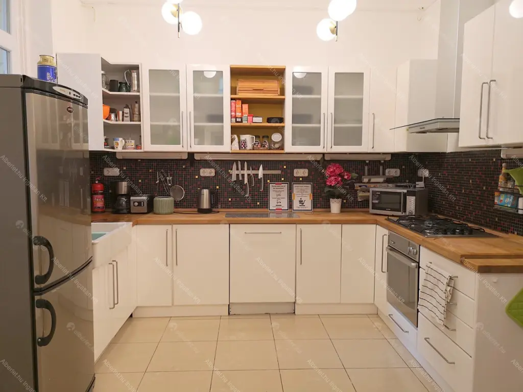 Kiadó albérlet 500000 Ft/hó áron: Budapest, V. kerület  Október 6. utca. Mérete: 124 nm, 4 szobás | Alberlet.hu - 6681636