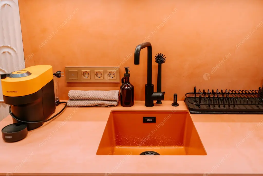 Kiadó albérlet 299000 Ft/hó áron: Budapest, V. kerület  Október 6. utca. Mérete: 26 nm, 1 szobás | Alberlet.hu - 6599793