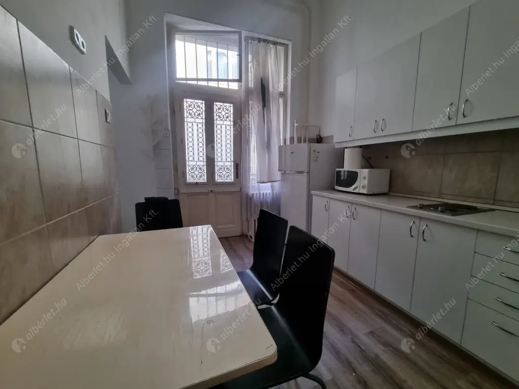Kiadó albérlet 180000 Ft/hó áron: Budapest, V. kerület  Október 6. utca. Mérete: 27 nm, 1 szobás | Alberlet.hu - 6637452