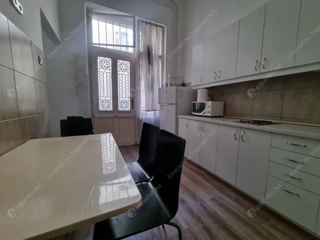 Kiadó albérlet 180000 Ft/hó áron: Budapest, V. kerület  Október 6. utca. Mérete: 27 nm, 1 szobás | Alberlet.hu - 6637462