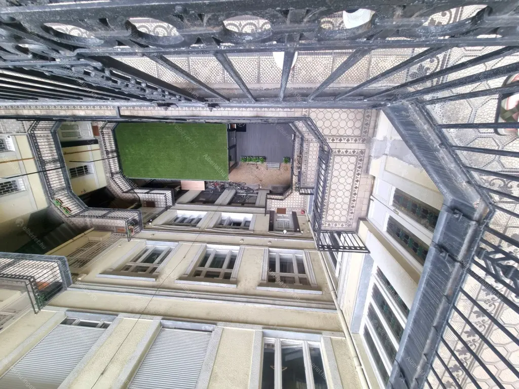 Kiadó albérlet 180000 Ft/hó áron: Budapest, V. kerület  Október 6. utca. Mérete: 27 nm, 1 szobás | Alberlet.hu - 6641417