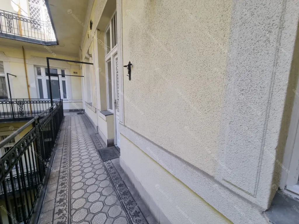 Kiadó albérlet 180000 Ft/hó áron: Budapest, V. kerület  Október 6. utca. Mérete: 27 nm, 1 szobás | Alberlet.hu - 6641420